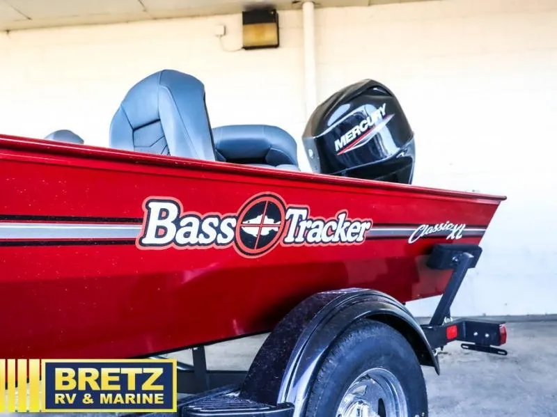 Slide: The Image of Tracker Bass Tracker Classic XL 2026 - 10