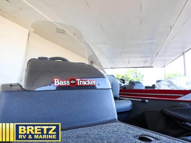 Slide: The Image of Tracker Bass Tracker Classic XL 2026 - 12