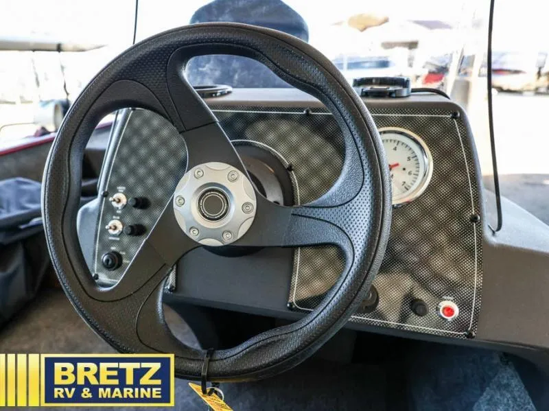 Slide: The Image of Tracker Bass Tracker Classic XL 2026 - 15