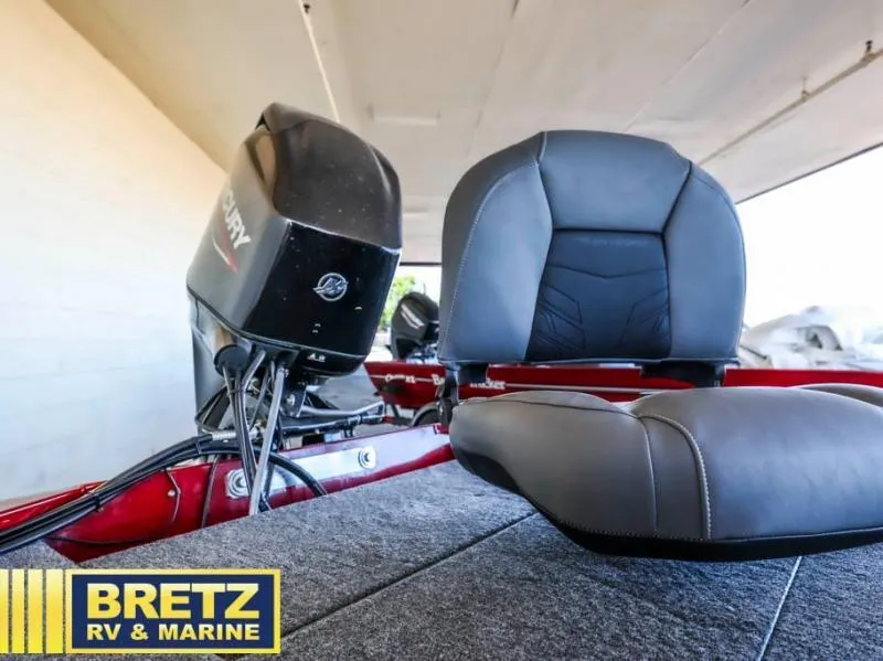 Slide: The Image of Tracker Bass Tracker Classic XL 2026 - 16