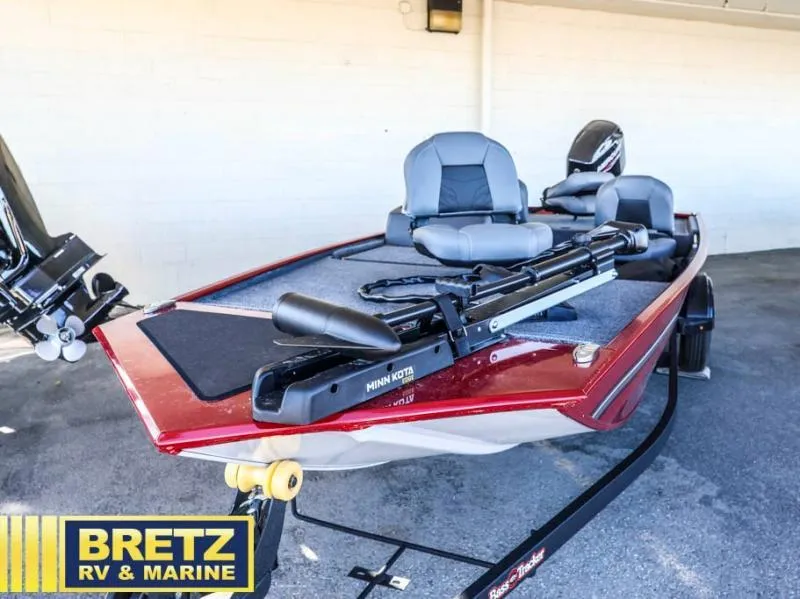 Slide: The Image of Tracker Bass Tracker Classic XL 2026 - 4