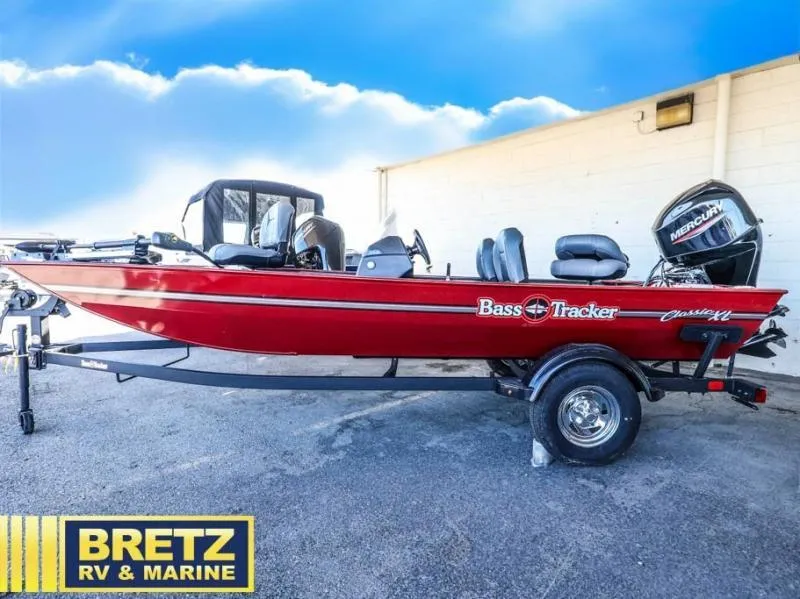 Slide: The Image of Tracker Bass Tracker Classic XL 2026 - 5