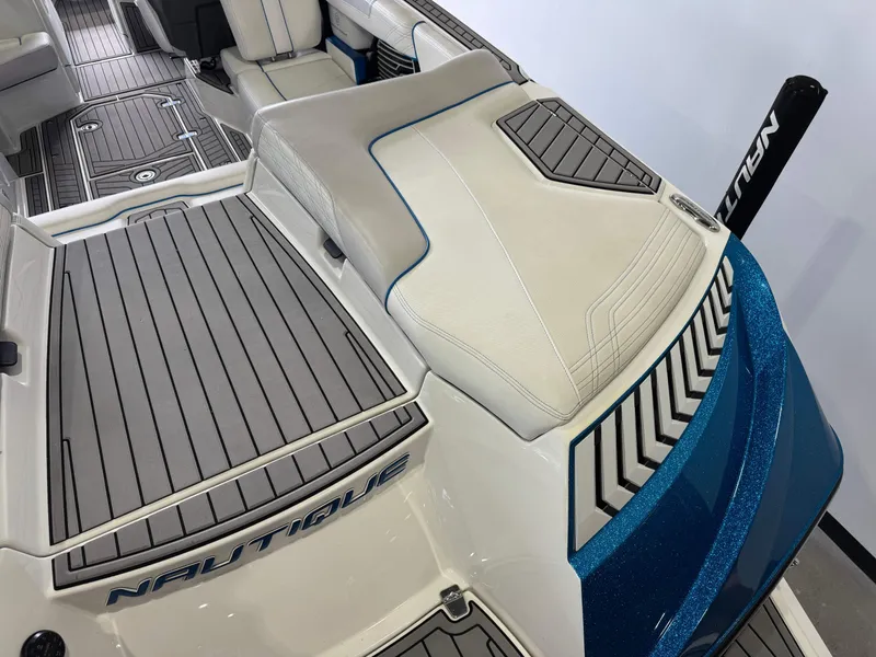 Slide: The Image of Nautique Super Air Nautique G23 2018 - 11