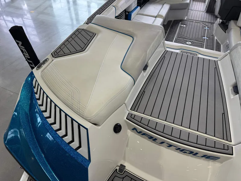 Slide: The Image of Nautique Super Air Nautique G23 2018 - 12