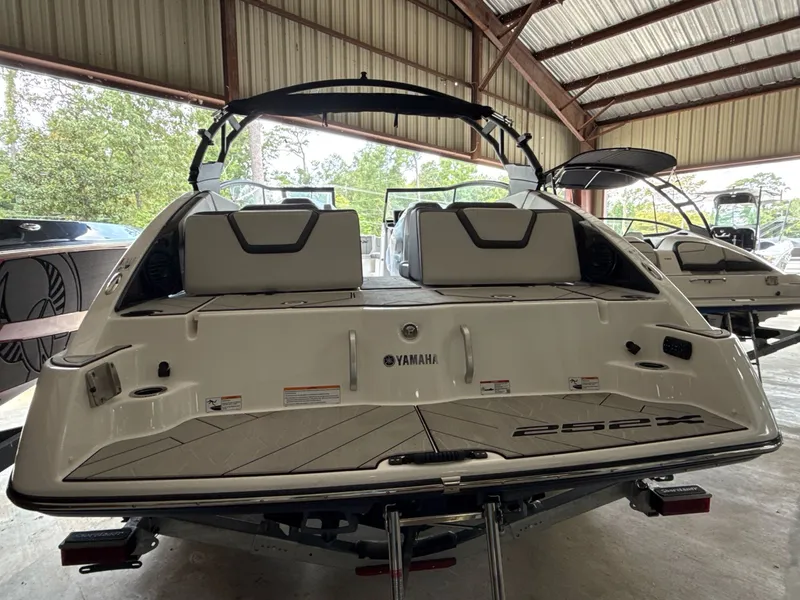 Slide: The Image of Yamaha 252XE 2025 - 2