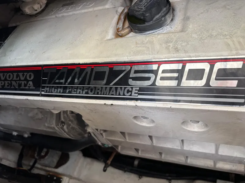 Slide: The Image of Volvo Penta TAMD75 EDC engine in a 2004 Riviera 4000 boat, high performance label. - 34