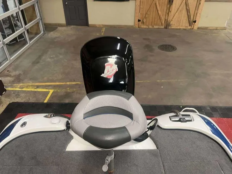 Slide: The Image of 2015 Nitro Z Series Z-7 boat seat in a garage setting. - 8