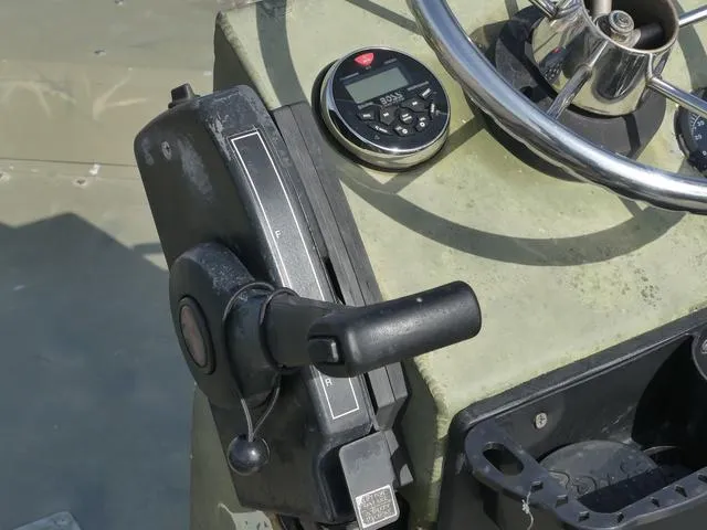 Slide: The Image of Tracker GRIZZLY® 1648 MVX SC 2016 - 17