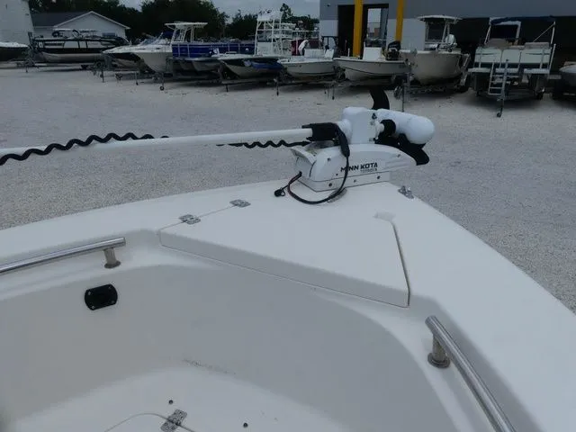 Slide: The Image of Bulls Bay 230 Center Console 2016 - 11