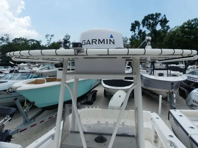 Slide: The Image of Bulls Bay 230 Center Console 2016 - 13