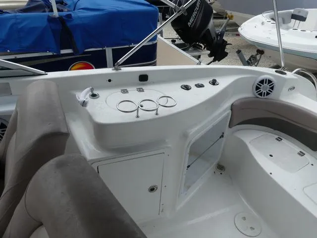 Slide: The Image of Hurricane SunDeck SD 2700 (single) 2013 - 13