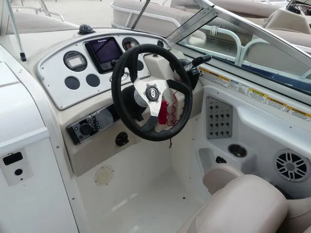 Slide: The Image of Hurricane SunDeck SD 2700 (single) 2013 - 15