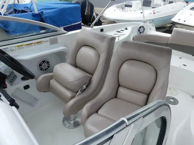 Slide: The Image of Hurricane SunDeck SD 2700 (single) 2013 - 9