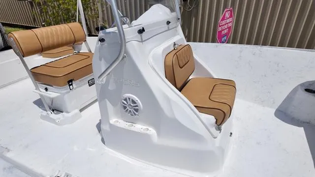 Slide: The Image of ALK 2 Powerboats 22CRS - GPS - STEREO 2025 - 20