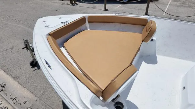 Slide: The Image of ALK 2 Powerboats 22CRS - GPS - STEREO 2025 - 24