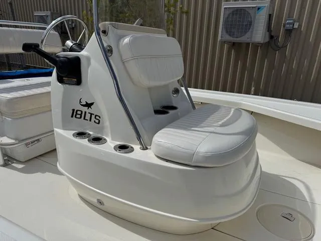 Slide: The Image of Mako 18 LTS Inshore 2014 - 6