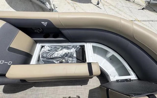 Slide: The Image of Viaggio Lago X22U 2025 - 15