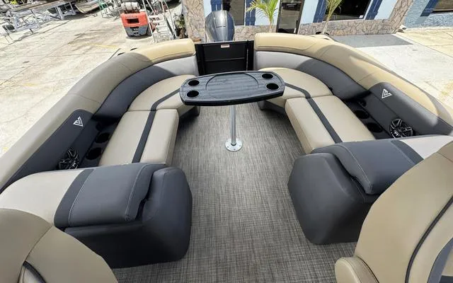 Slide: The Image of Viaggio Lago X22U 2025 - 25