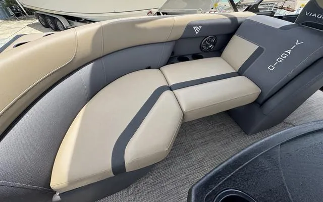 Slide: The Image of Viaggio Lago X22U 2025 - 26