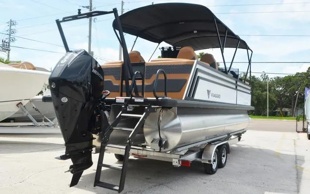 Slide: The Image of Viaggio Lago Z22Q 2025 - 10