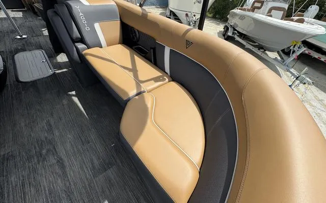 Slide: The Image of Viaggio Lago Z22Q 2025 - 15