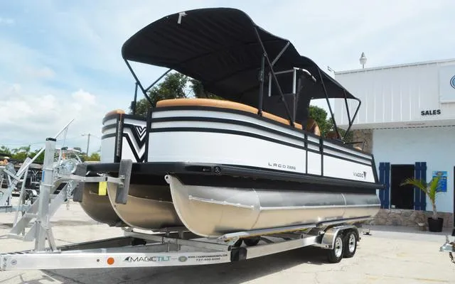 Slide: The Image of Viaggio Lago Z22Q 2025 - 3