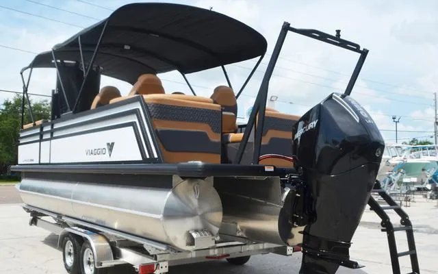 Slide: The Image of Viaggio Lago Z22Q 2025 - 8