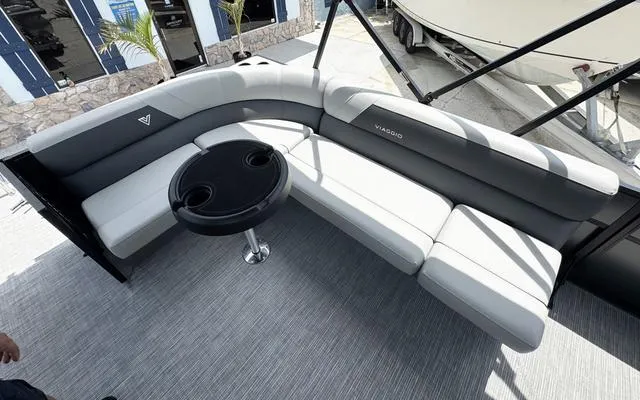 Slide: The Image of Viaggio Lago V20C 2025 - 25