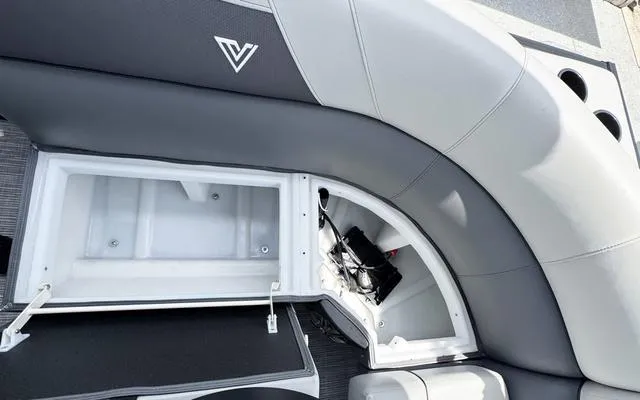 Slide: The Image of Viaggio Lago V20C 2025 - 27