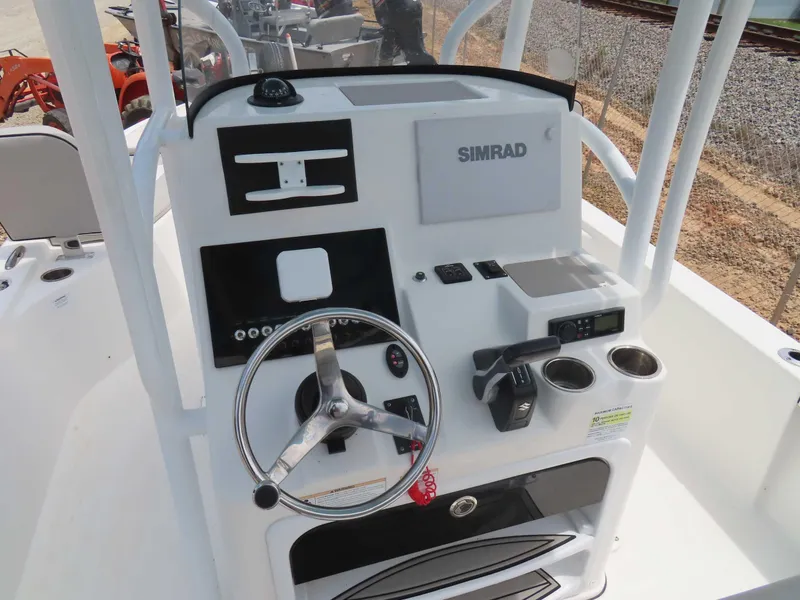 Slide: The Image of Sea Pro 248 Bay 2018 - 13