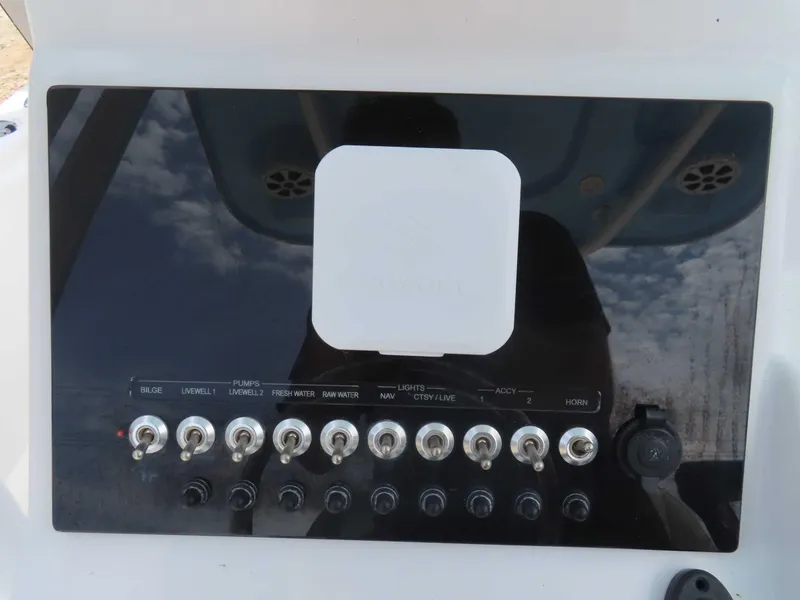 Slide: The Image of Sea Pro 248 Bay 2018 - 14