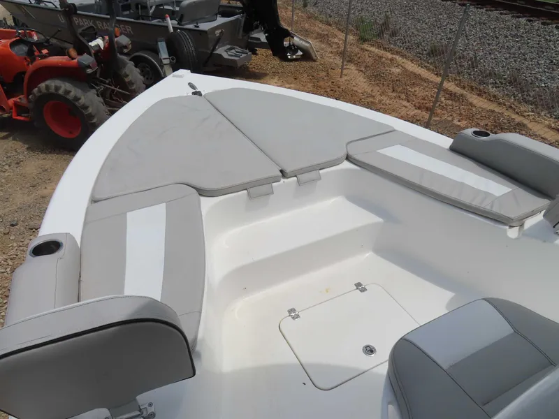 Slide: The Image of Sea Pro 248 Bay 2018 - 21