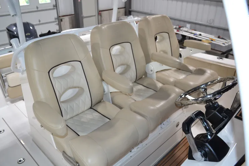 Slide: The Image of Sea Fox 328 Commander 2017 - 10