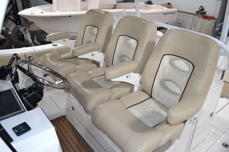 Slide: The Image of Sea Fox 328 Commander 2017 - 11