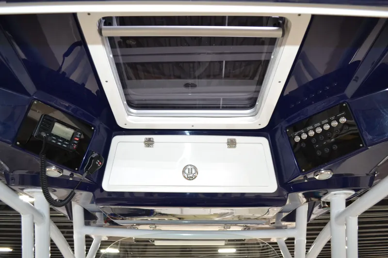 Slide: The Image of Sea Fox 328 Commander 2017 - 13