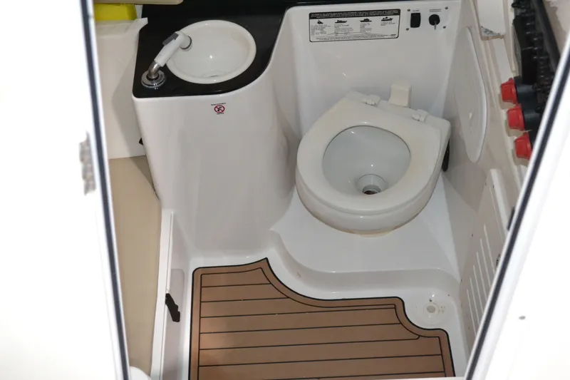 Slide: The Image of Sea Fox 328 Commander 2017 - 22