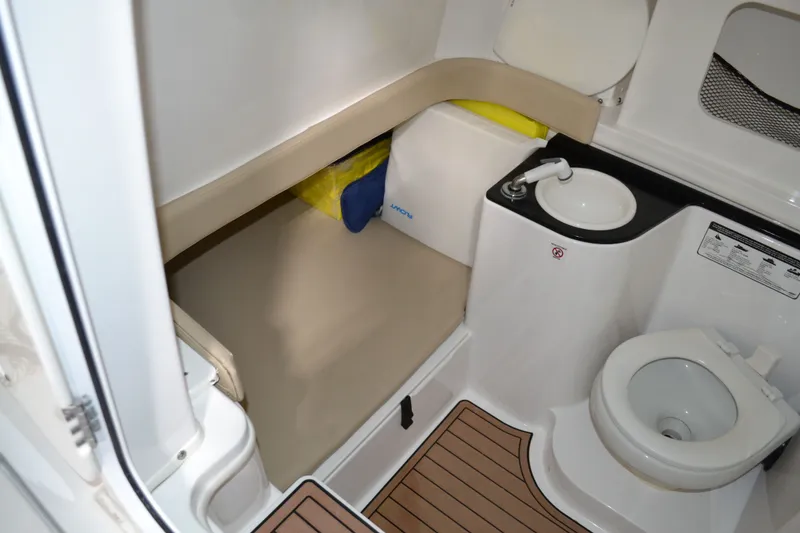 Slide: The Image of Sea Fox 328 Commander 2017 - 23