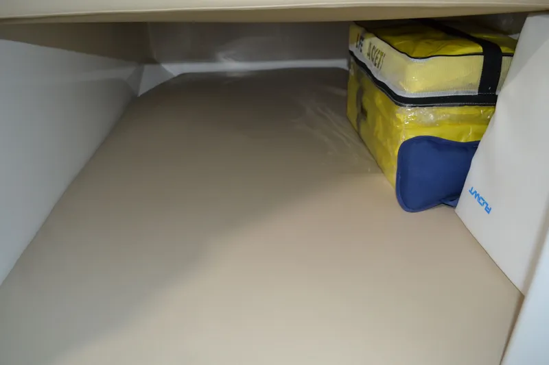 Slide: The Image of Sea Fox 328 Commander 2017 - 24