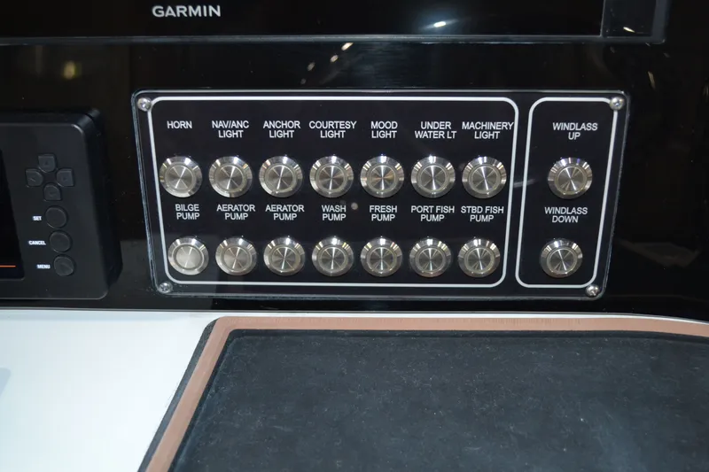 Slide: The Image of Sea Fox 328 Commander 2017 - 34