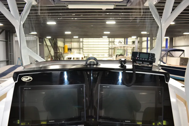 Slide: The Image of Sea Fox 328 Commander 2017 - 8