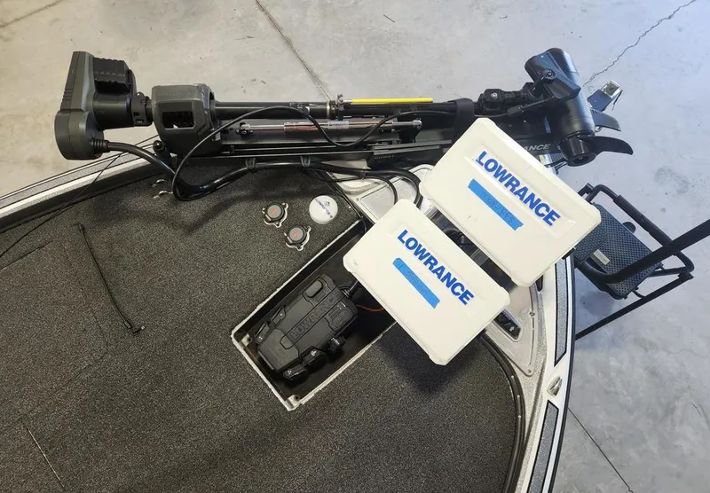 Slide: The Image of Nitro Z20 boat deck with Lowrance equipment, 2022 model. - 7