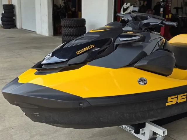 Slide: The Image of Sea-Doo GTR™ 230 BRP Premium Audio iBR 2023 - 10