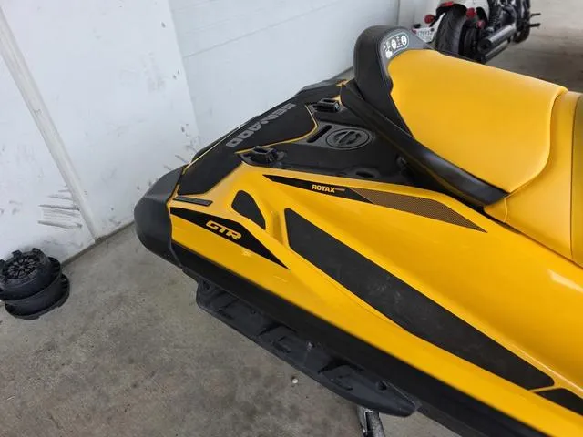 Slide: The Image of Sea-Doo GTR™ 230 BRP Premium Audio iBR 2023 - 14