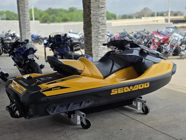 Slide: The Image of Sea-Doo GTR™ 230 BRP Premium Audio iBR 2023 - 3