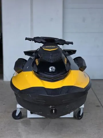 Slide: The Image of Sea-Doo GTR™ 230 BRP Premium Audio iBR 2023 - 6