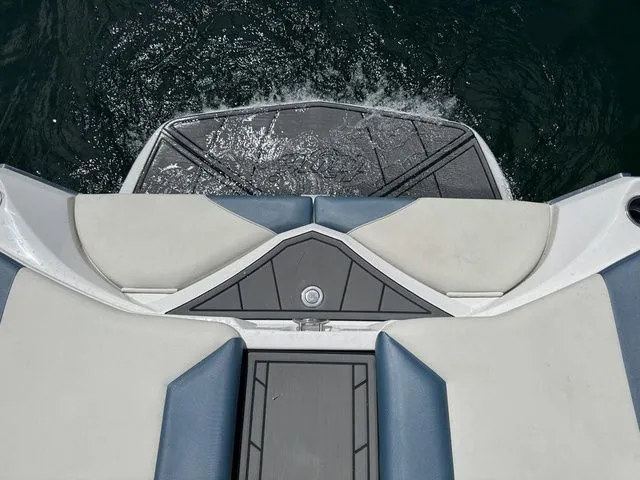 Slide: The Image of 2019 Tigé R21 boat stern with swim platform on water. - 15