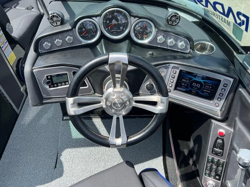 Slide: The Image of MasterCraft X23 2017 - 10