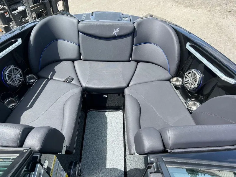 Slide: The Image of MasterCraft X23 2017 - 12