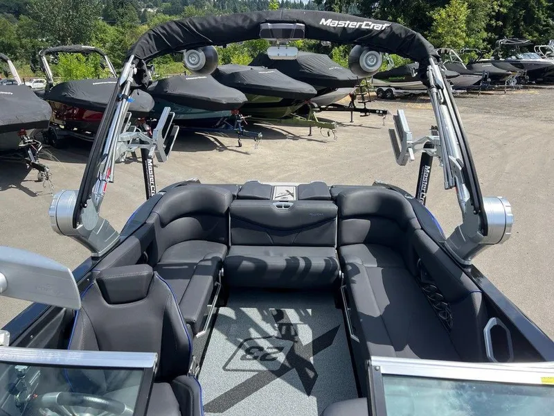 Slide: The Image of MasterCraft X23 2017 - 13