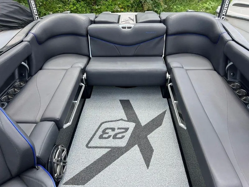 Slide: The Image of MasterCraft X23 2017 - 14